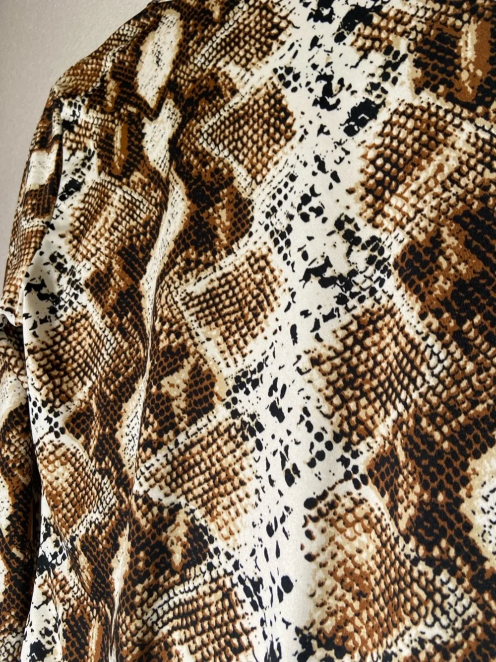 Chocolate U.S.A~Bold~Plunging~V-Neck~ Snakeskin Print~Wrap Style~Bodysuit~Size L